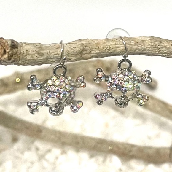 Skull rhinestone earrings - NEW ITEM - Picture 4 of 4